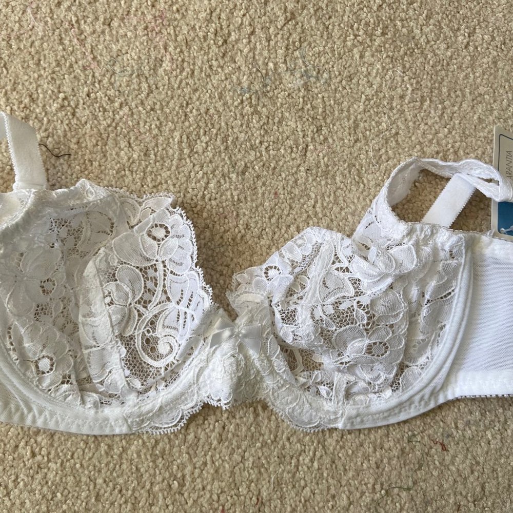- NEW All over lace UK 36 B white bra under wire non padded